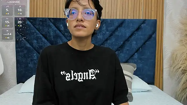 Snapshot of Marge_lasander chatting on February 8, 2025, 1:32 am Marge lasander online show from February 8, 2025, 1:32 am