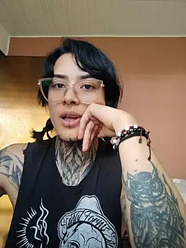 taaylor33 online show from May 2, 2026, 10:04 pm
