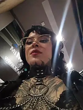 taaylor33 online show from May 15, 2026, 11:23 pm