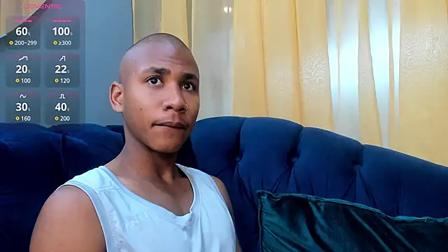 Ethan Fox11 online show from December 4, 2024, 2:26 pm