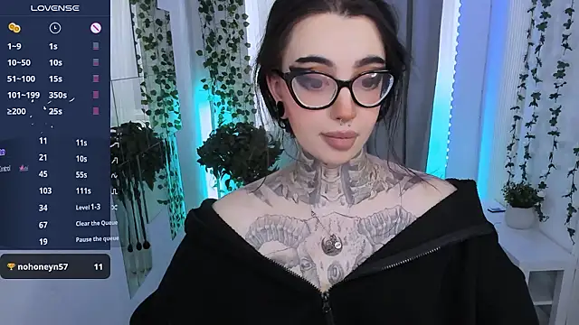 Snapshot of Dixi_Pixi_ chatting on March 1, 2026, 5:42 am Dixi Pixi online show from March 1, 2026, 5:42 am