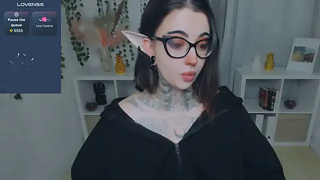 Dixi Pixi  online show from August 9, 2026, 5:34 am