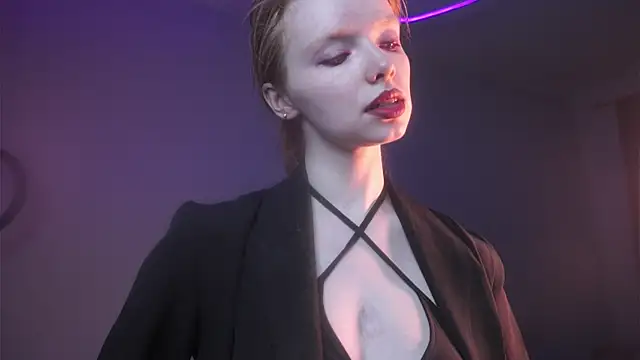 Snapshot of ginger_hugs chatting on October 24, 2025, 10:06 pm ginger hugs online show from October 24, 2025, 10:06 pm
