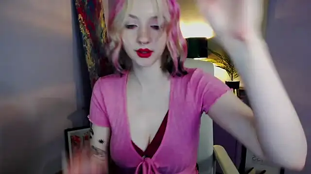 MadelineLust online show from December 8, 2024, 4:07 pm
