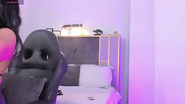 Chloe fischer  online show from March 12, 2026, 2:45 pm