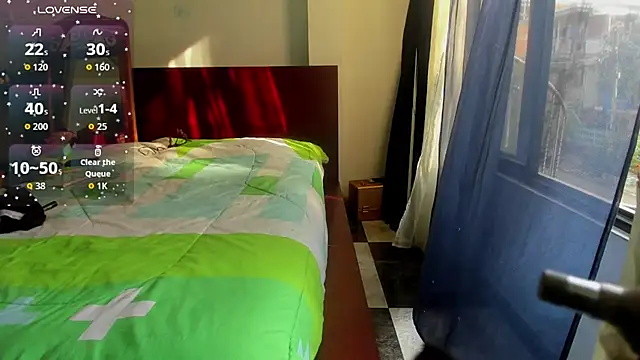 Snapshot of latinaStepmom chatting on October 29, 2025, 8:43 pm latinaStepmom online show from October 29, 2025, 8:43 pm