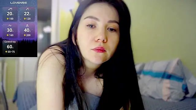 Snapshot of AlexaCruze chatting on January 14, 2025, 12:43 am AlexaCruze online show from January 14, 2025, 12:43 am