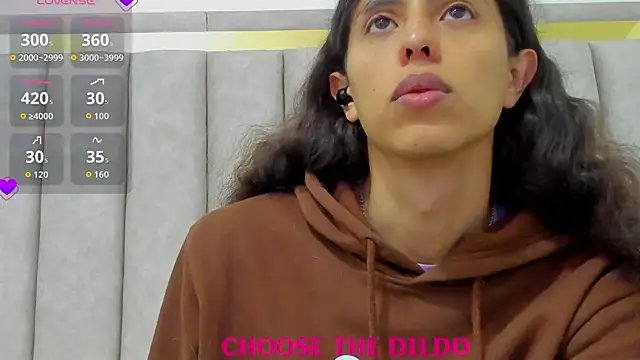 FreyaMoller online show from November 13, 2025, 7:57 pm