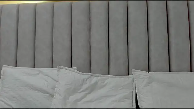 FreyaMoller online show from December 16, 2025, 2:22 pm