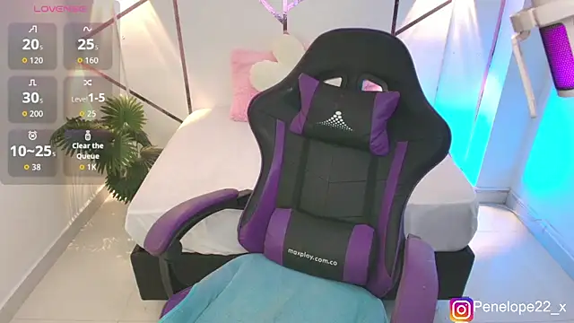 penelope22x  online show from October 12, 2025, 2:43 am