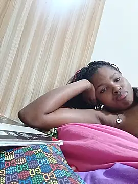 Snapshot of queen_rae chatting on May 22, 2026, 1:13 am queen rae online show from May 22, 2026, 1:13 am