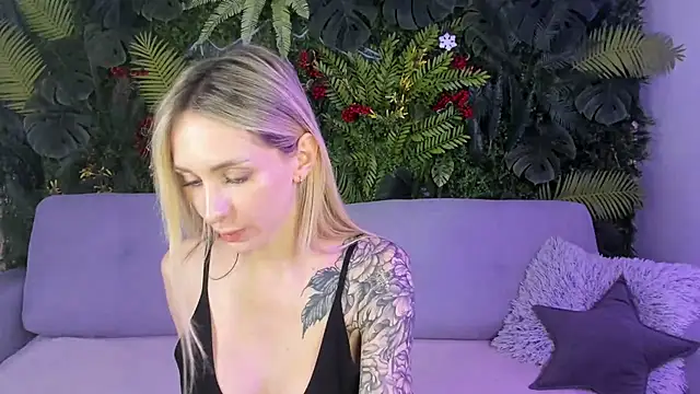 Snapshot of Horny_Blond chatting on November 8, 2025, 9:09 am Horny Blond online show from November 8, 2025, 9:09 am