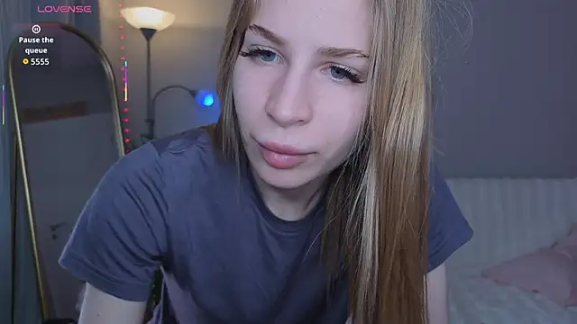 Snapshot of Elis_Fox chatting on April 25, 2026, 10:07 am Elis Fox online show from April 25, 2026, 10:07 am