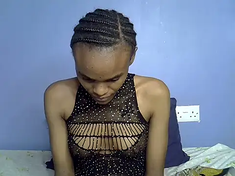Queen petite  online show from March 3, 2025, 7:28 pm