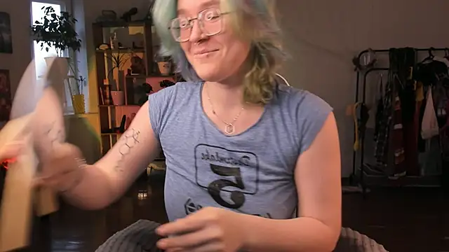 Snapshot of alisahug chatting on September 30, 2025, 12:21 pm alisahug online show from September 30, 2025, 12:21 pm