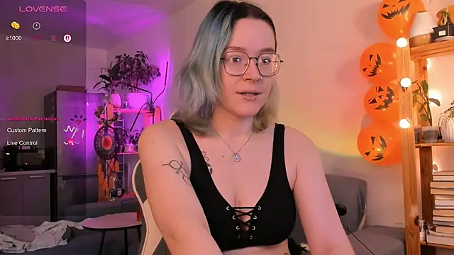 Snapshot of alisahug chatting on October 22, 2025, 10:59 am alisahug online show from October 22, 2025, 10:59 am