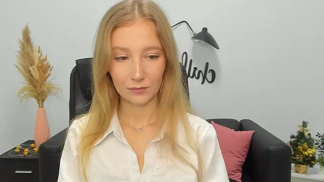 LolaWilsons online show from December 24, 2024, 6:22 am