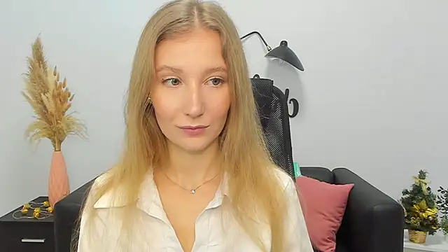 LolaWilsons online show from December 24, 2024, 9:28 am