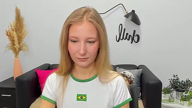 LolaWilsons online show from December 17, 2025, 7:14 am