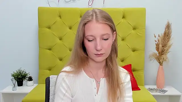 LolaWilsons online show from May 4, 2026, 8:21 am