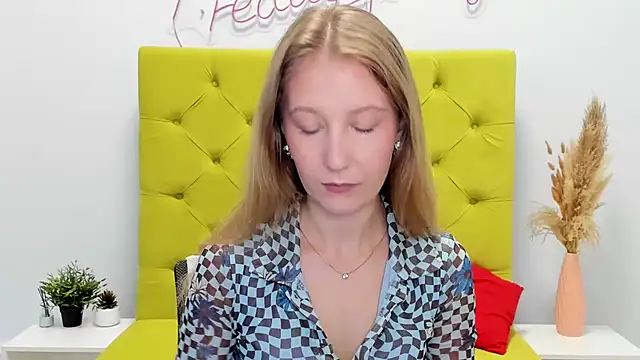 LolaWilsons online show from May 11, 2026, 6:41 am
