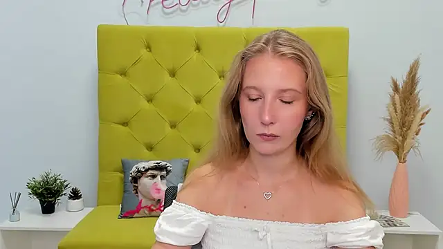 LolaWilsons online show from June 26, 2026, 6:40 am