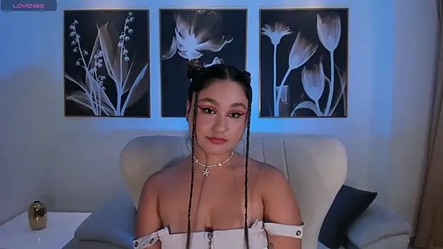 SamanthaConnor  online show from February 10, 2025, 7:17 pm