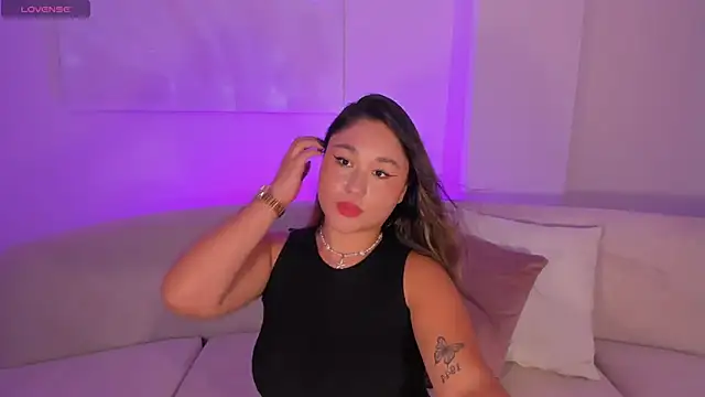 SamanthaConnor  online show from March 4, 2025, 8:05 pm