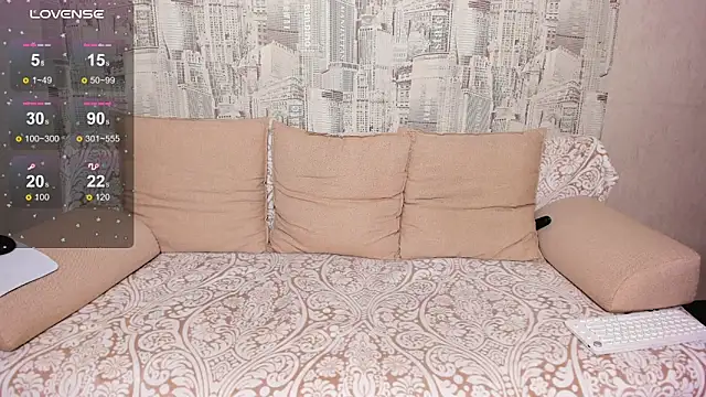 NikkiNSerdron online show from September 14, 2025, 9:08 am