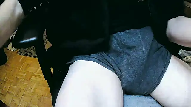 Snapshot of skinnyandthick chatting on October 27, 2025, 6:34 pm skinnyandthick online show from October 27, 2025, 6:34 pm