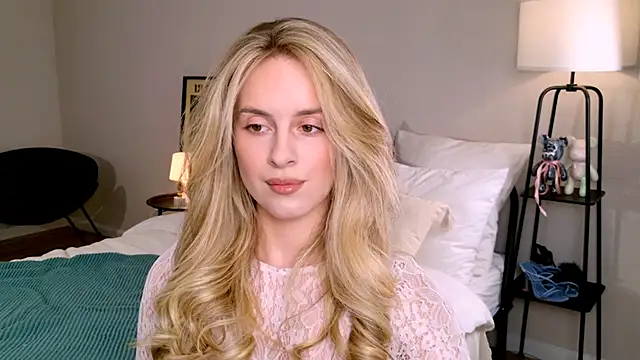 RozzitaBedberry online show from October 10, 2025, 2:27 pm