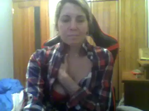 Snapshot of IrinaB1 chatting on January 18, 2025, 1:40 pm IrinaB1 online show from January 18, 2025, 1:40 pm