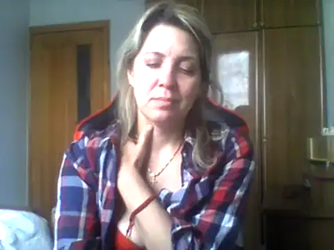 Snapshot of IrinaB1 chatting on February 4, 2025, 8:35 am IrinaB1 online show from February 4, 2025, 8:35 am