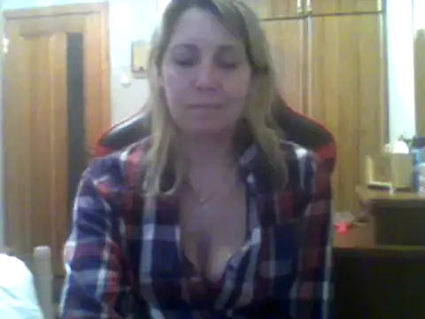 Snapshot of IrinaB1 chatting on February 4, 2025, 2:43 pm IrinaB1 online show from February 4, 2025, 2:43 pm