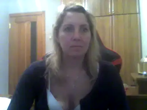 Snapshot of IrinaB1 chatting on February 9, 2025, 3:23 pm IrinaB1 online show from February 9, 2025, 3:23 pm