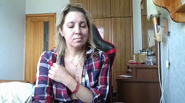 Snapshot of IrinaB1 chatting on February 16, 2025, 10:32 am IrinaB1 online show from February 16, 2025, 10:32 am