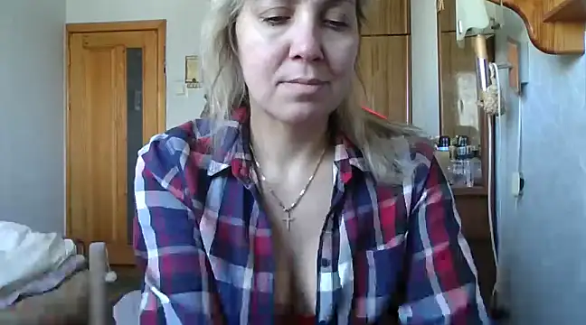 Snapshot of IrinaB1 chatting on February 17, 2025, 7:58 am IrinaB1 online show from February 17, 2025, 7:58 am