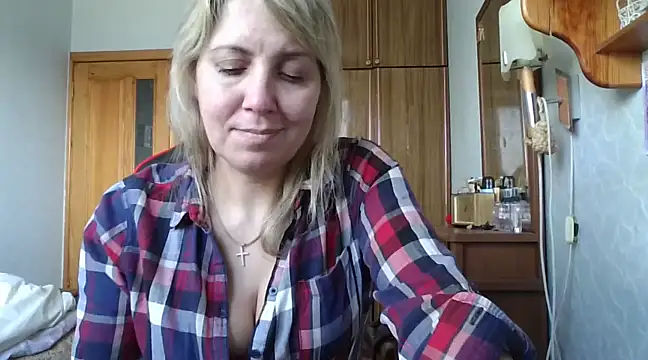 Snapshot of IrinaB1 chatting on February 17, 2025, 11:02 am IrinaB1 online show from February 17, 2025, 11:02 am