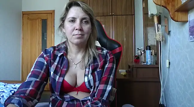 Snapshot of IrinaB1 chatting on February 19, 2025, 10:56 am IrinaB1 online show from February 19, 2025, 10:56 am