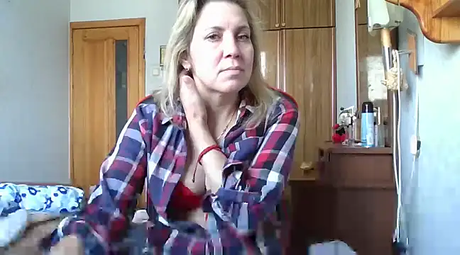 Snapshot of IrinaB1 chatting on February 20, 2025, 7:23 am IrinaB1 online show from February 20, 2025, 7:23 am