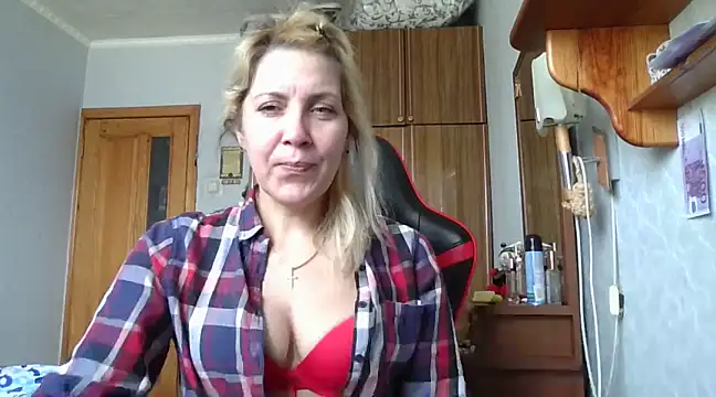 Snapshot of IrinaB1 chatting on February 22, 2025, 7:56 am IrinaB1 online show from February 22, 2025, 7:56 am