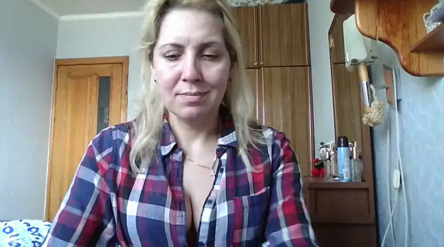 Snapshot of IrinaB1 chatting on February 22, 2025, 11:02 am IrinaB1 online show from February 22, 2025, 11:02 am