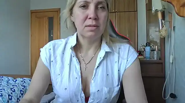 Snapshot of IrinaB1 chatting on March 9, 2025, 9:57 am IrinaB1 online show from March 9, 2025, 9:57 am
