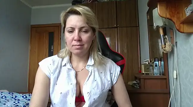 Snapshot of IrinaB1 chatting on March 19, 2025, 12:12 pm IrinaB1 online show from March 19, 2025, 12:12 pm