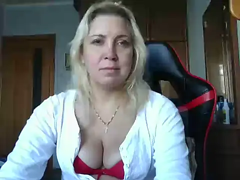 Snapshot of IrinaB1 chatting on September 28, 2025, 5:46 am IrinaB1 online show from September 28, 2025, 5:46 am