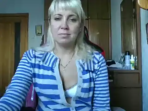 Snapshot of IrinaB1 chatting on October 15, 2025, 6:24 am IrinaB1 online show from October 15, 2025, 6:24 am