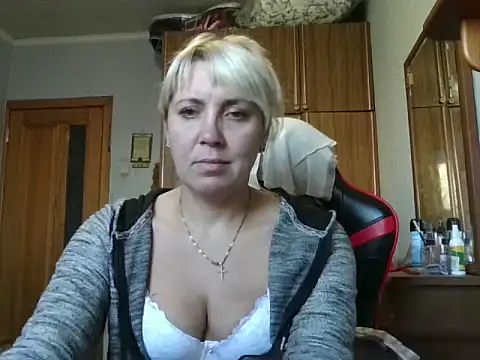 Snapshot of IrinaB1 chatting on October 23, 2025, 4:56 am IrinaB1 online show from October 23, 2025, 4:56 am