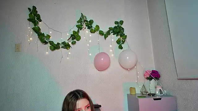 Snapshot of ari_kat chatting on February 16, 2025, 6:32 am ari kat online show from February 16, 2025, 6:32 am