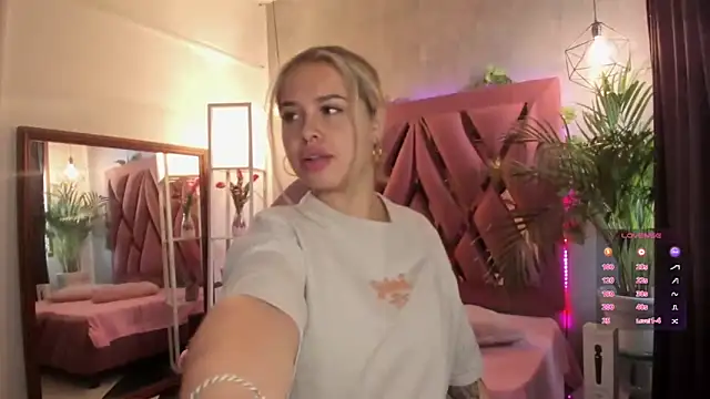 Haelycute online show from January 11, 2025, 11:34 am