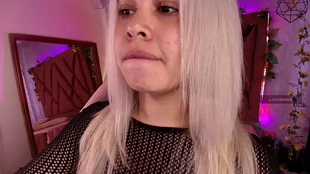 Haelycute online show from September 10, 2025, 11:54 am